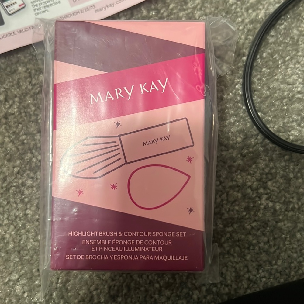 Mary Kay highlight and contour sponge set